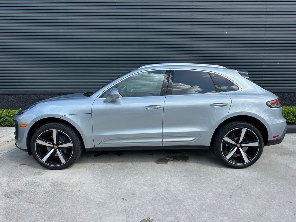 Thumbnail: 2026 Porsche Macan - 2