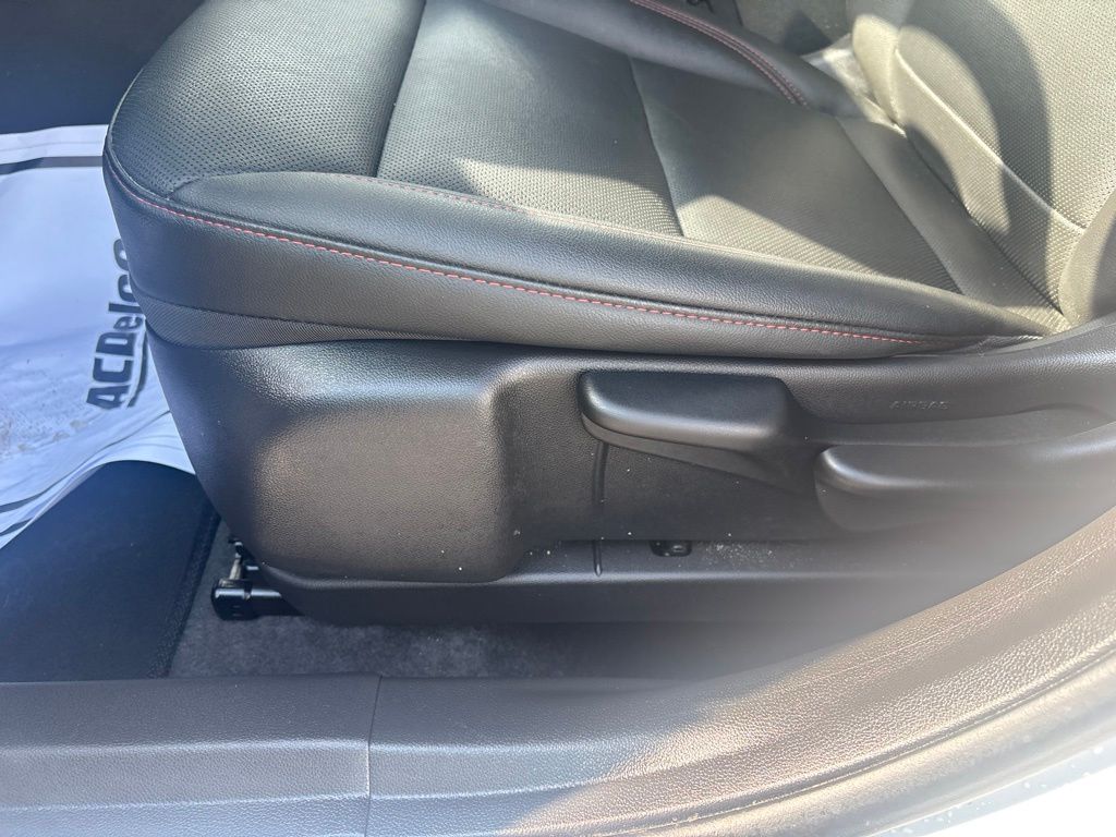 Used 2025 Chevrolet Trax SUV