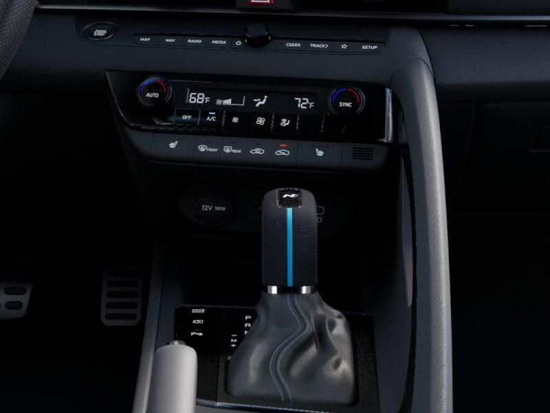 2025 Hyundai Elantra Base 16