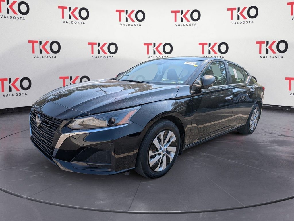 Used 2024 Nissan Altima Sedan