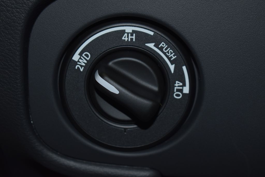 Thumbnail: 2025 Nissan Frontier - 23