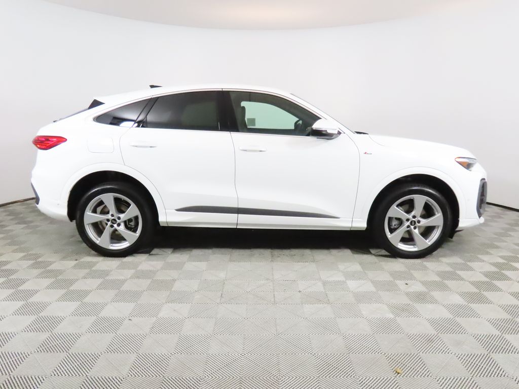 Thumbnail: 2025 Audi Q5 - 6