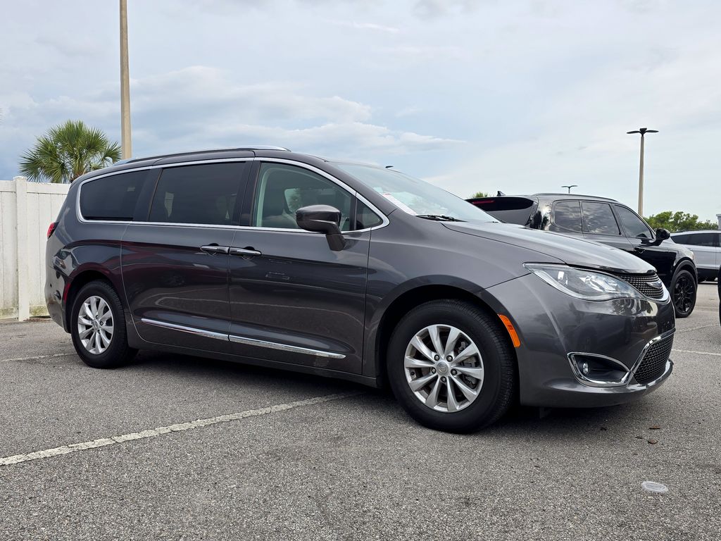 Gray (Granite Crystal Metallic Clearcoat) 2019 Chrysler Pacifica Minivan Front-Wheel Drive 9-Speed Automatic