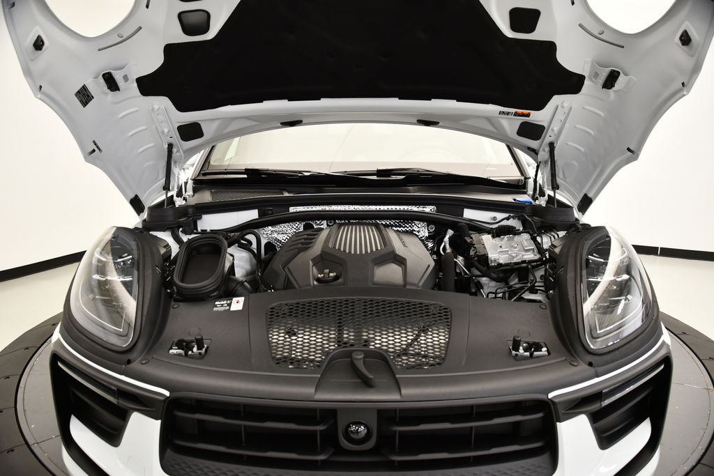 Thumbnail: 2025 Porsche Macan - 11