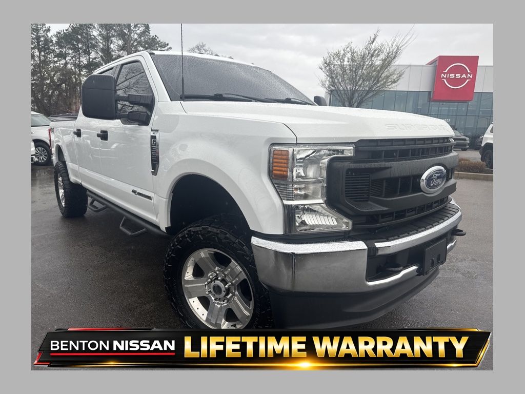 Oxford White 2022 Ford F-350 Super Duty XL Crew Cab 4WD Pickup Truck Four-Wheel Drive Automatic