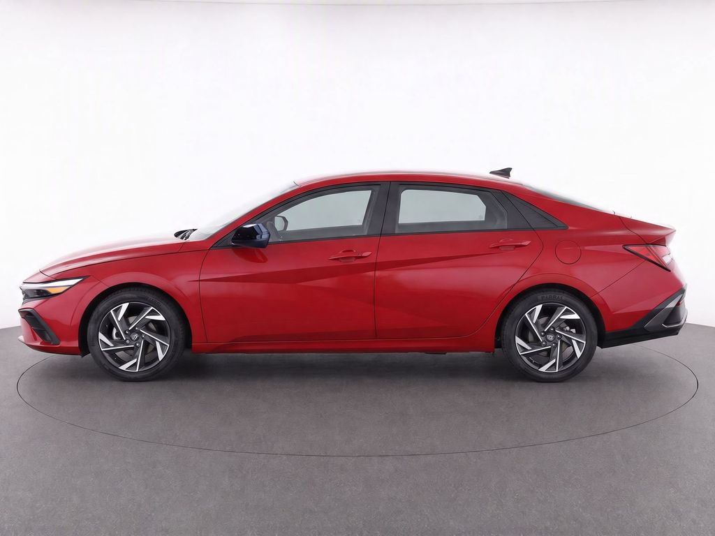 Used 2025 Red Hyundai SEL Sport image 7