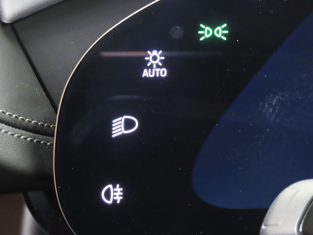 Thumbnail: 2025 Porsche Taycan - 24