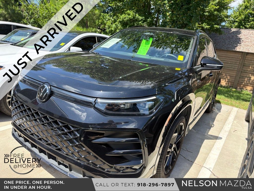 2025 Volkswagen Tiguan 2.0T SE R-Line Black 4Motion's photo