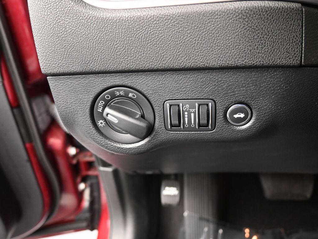 Used 2023 Octane Red Pearlcoat Dodge SXT image 29