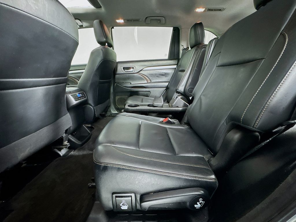 Used Car 2018 Toyota Highlander  Xle For Sale Under $25,000 In Austin, Texas