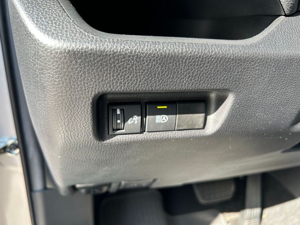 Thumbnail: 2021 Toyota RAV4 - 18