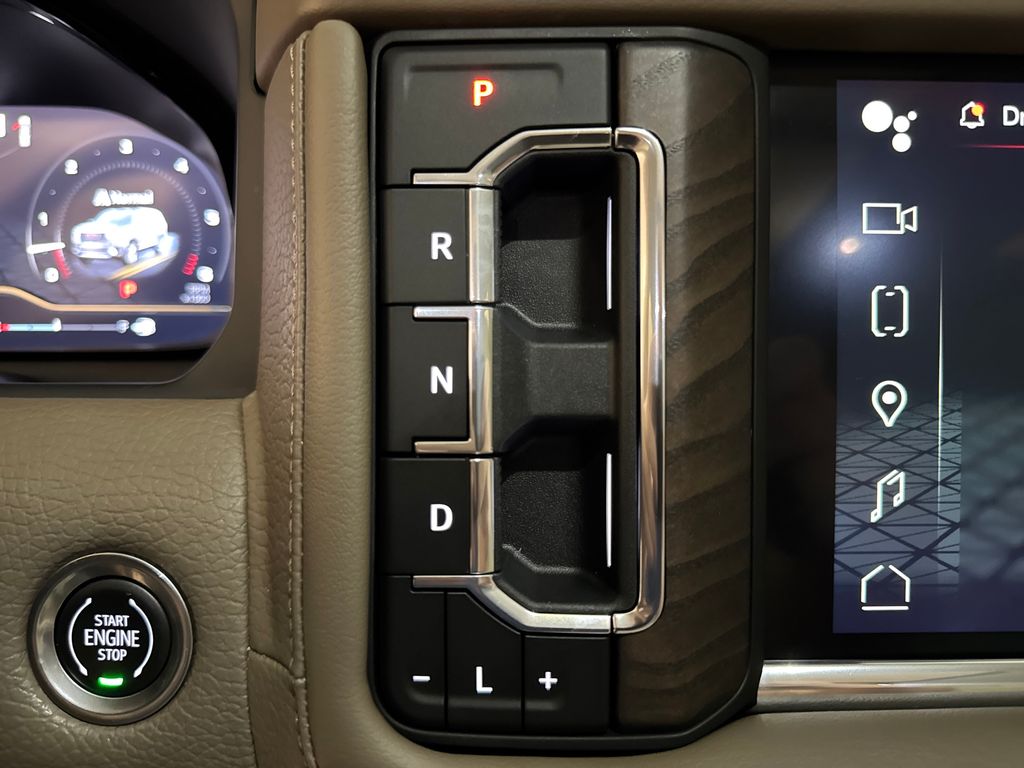 2023 White Frost Tricoat GMC Yukon Denali RWD SUV