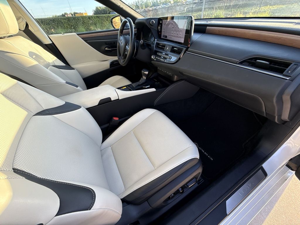 Thumbnail: 2025 Lexus ES - 15