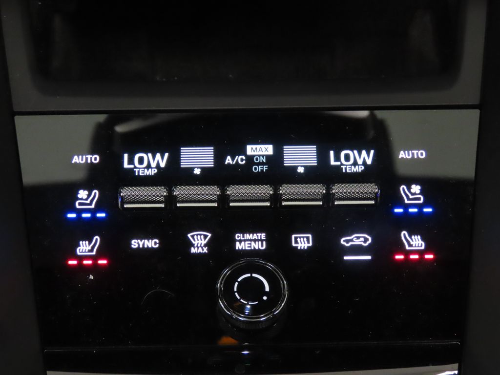 Thumbnail: 2024 Porsche Macan - 30