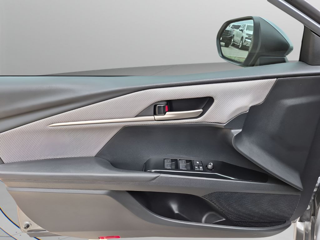 Used 2025  Toyota SE image 26