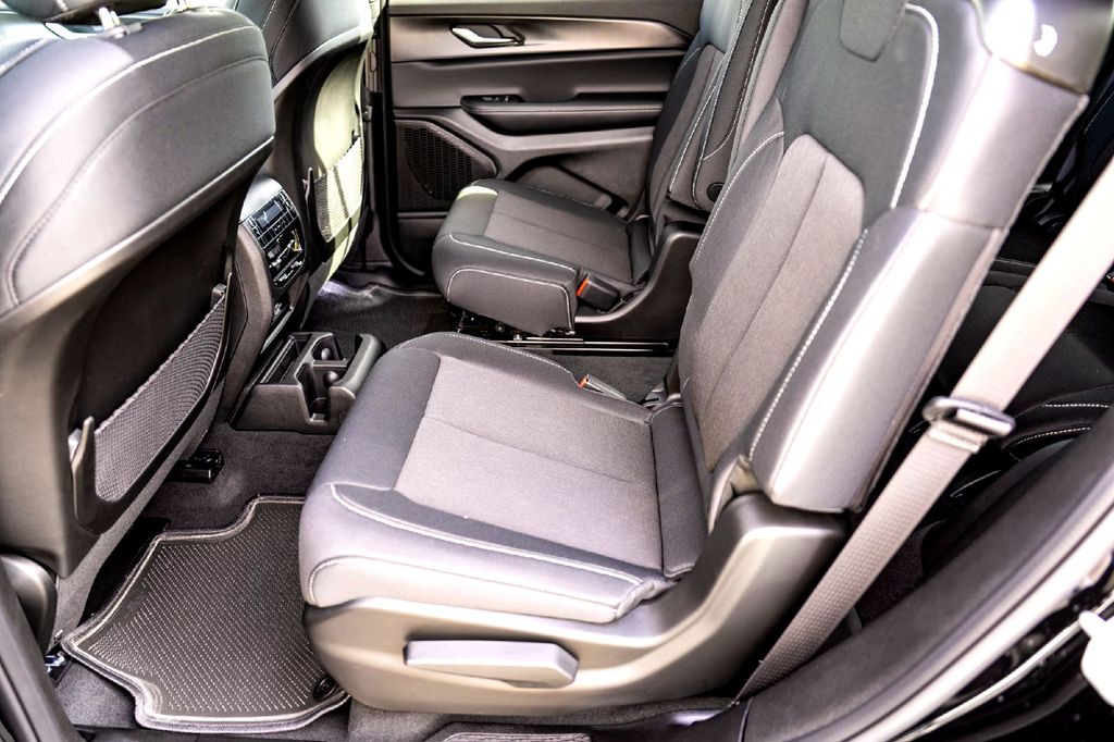 New Car 2025 Jeep Grand Cherokee L  Laredo For Sale Under $40,000 In Taylor, Texas