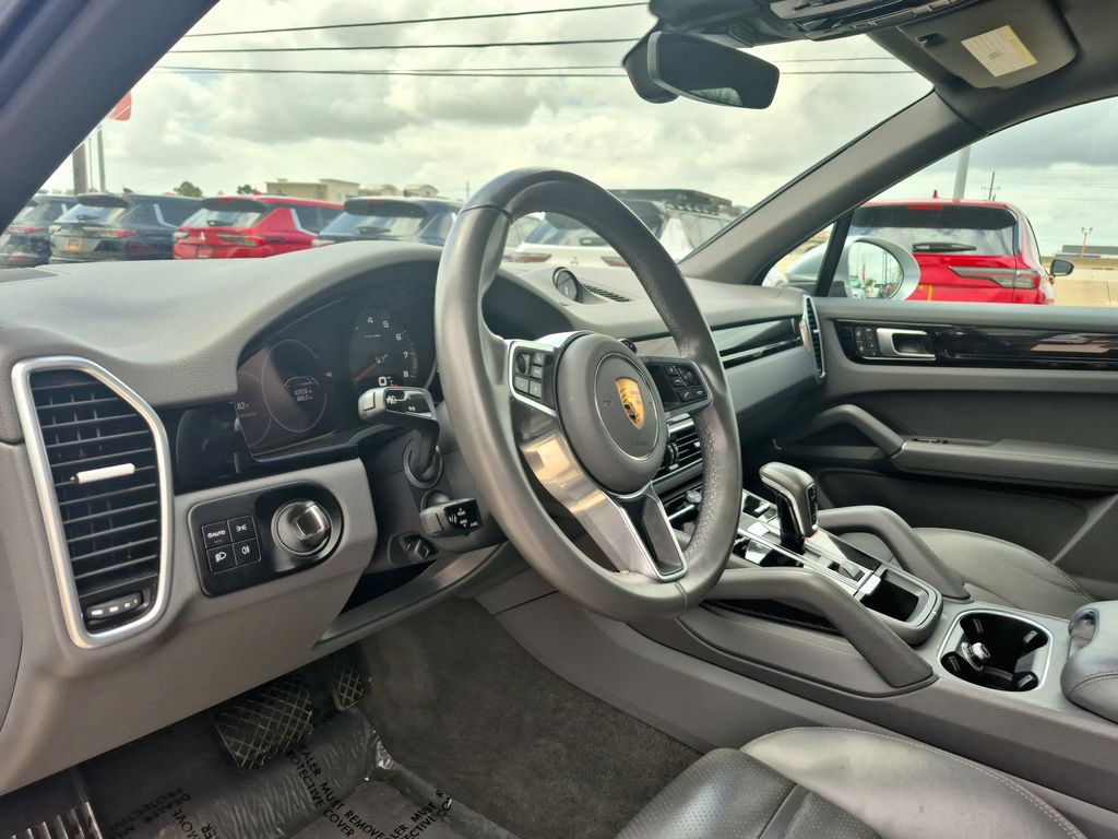 2022 Porsche Cayenne Platinum Edition - 11