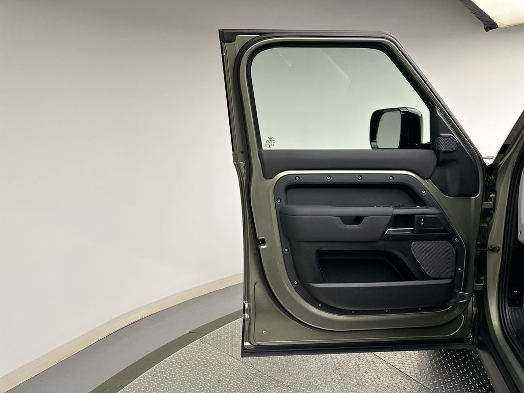 Thumbnail: 2021 Land Rover Defender - 9