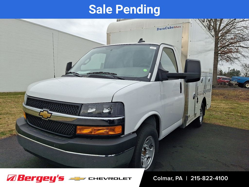 Summit White 2025 Chevrolet Express Chassis Van Rear-Wheel Drive 8-Speed Automatic