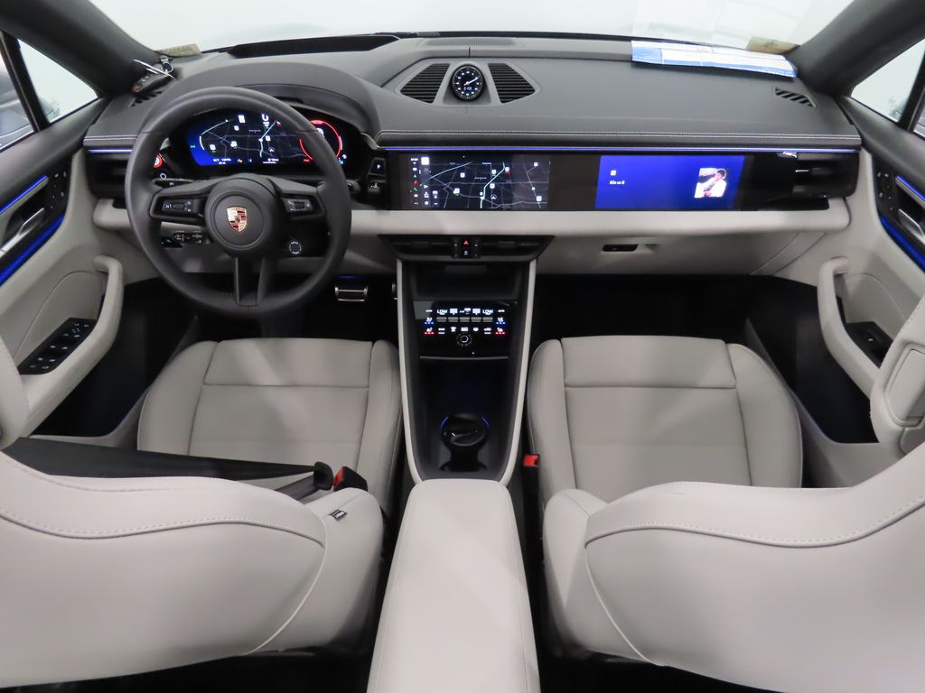 Thumbnail: 2025 Porsche Macan - 16