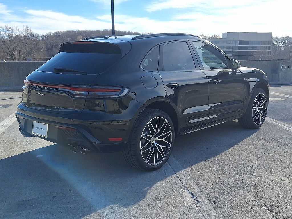 Thumbnail: 2026 Porsche Macan - 8