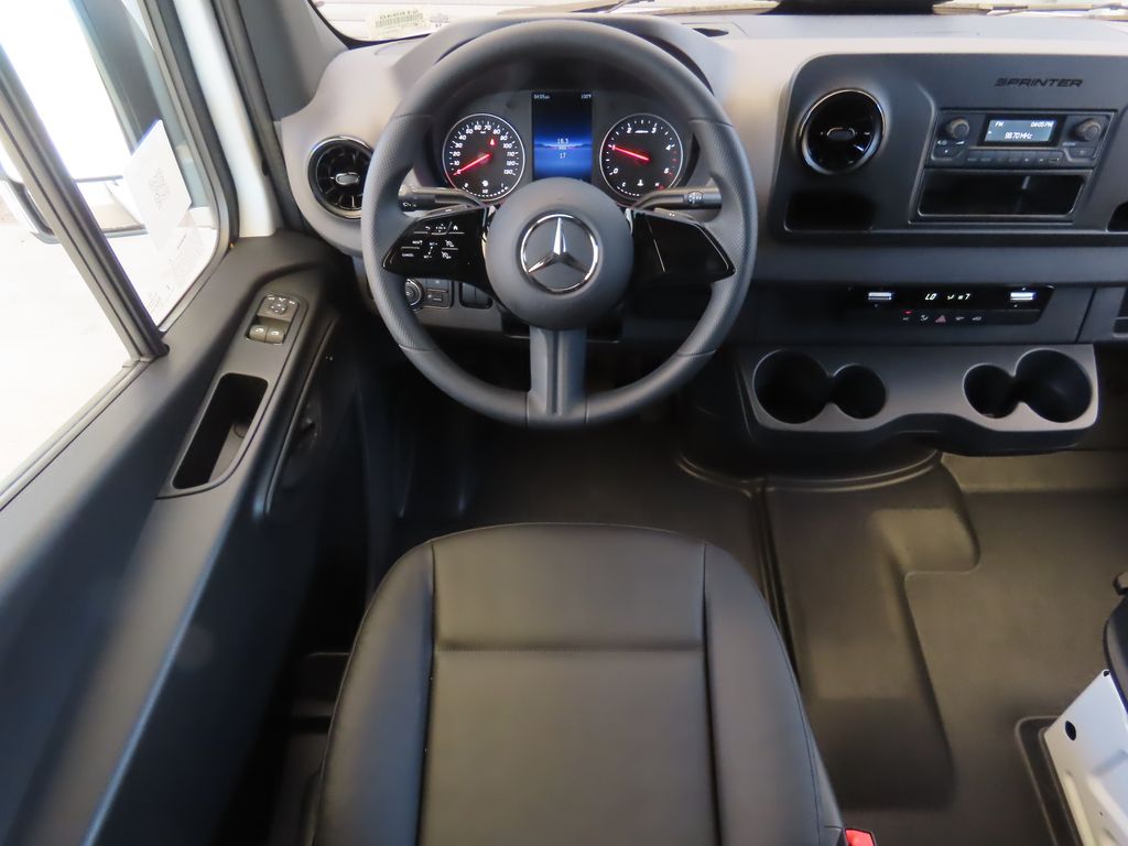 Thumbnail: 2025 Mercedes-Benz Sprinter - 10