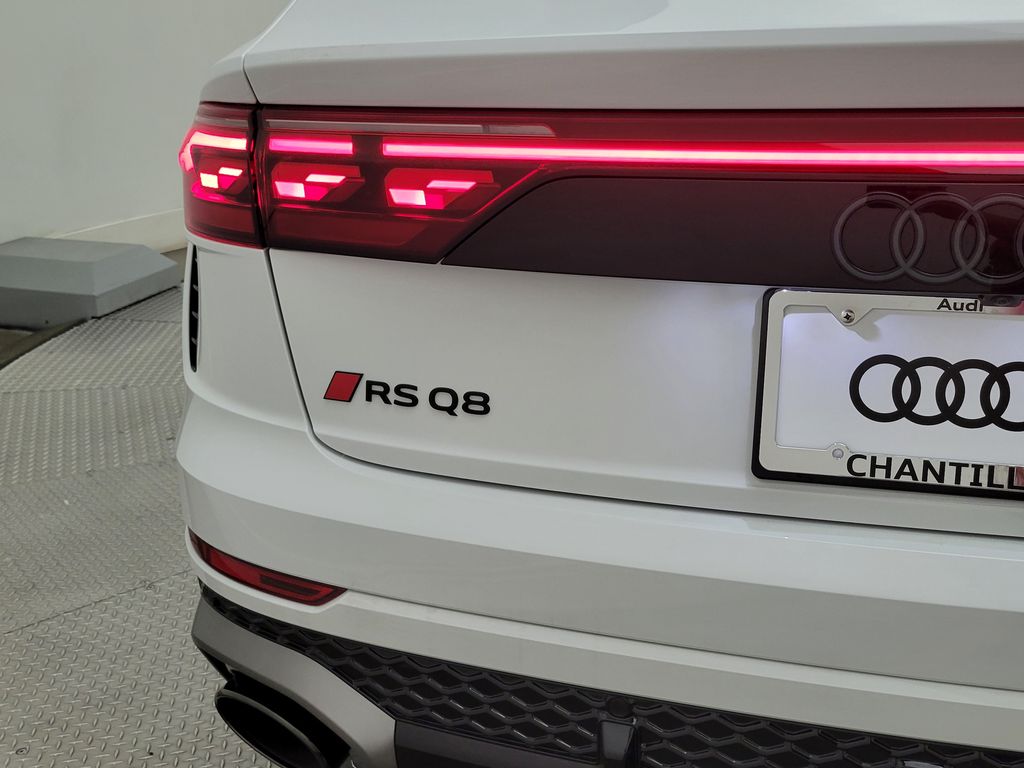 Thumbnail: 2026 Audi RS Q8 - 8