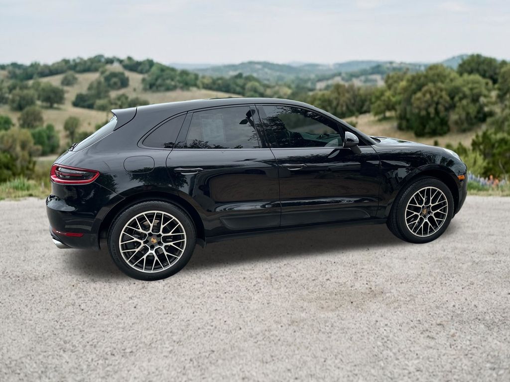 Used 2018  Porsche Base image 11