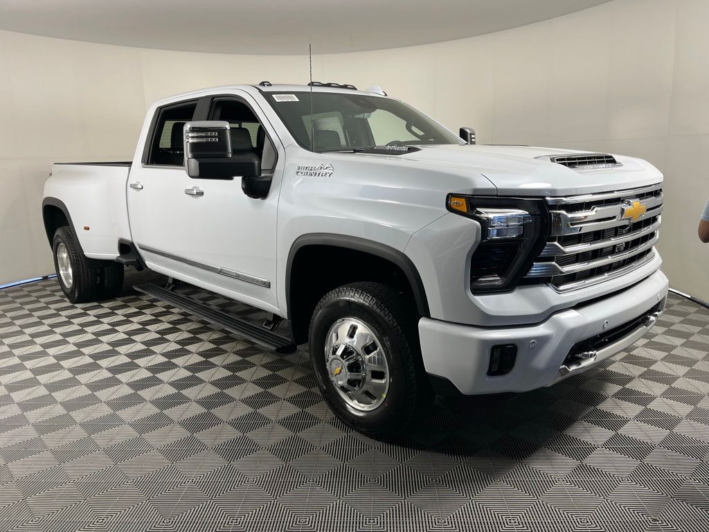 Thumbnail: 2026 Chevrolet Silverado 3500 - 6