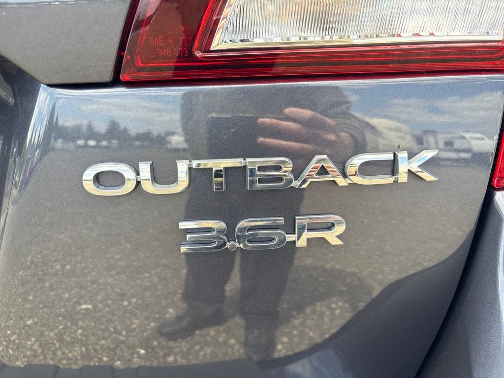 2017 Carbide Gray Metallic Subaru Outback 3.6R AWD SUV