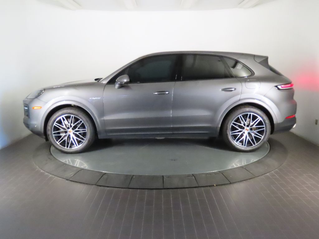 Thumbnail: 2025 Porsche Cayenne - 2