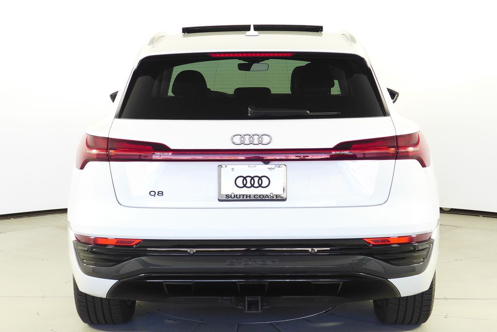 Thumbnail: 2024 Audi Q8 e-tron - 8