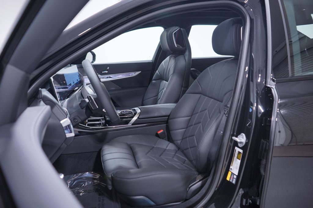 Thumbnail: 2026 BMW i7 - 7