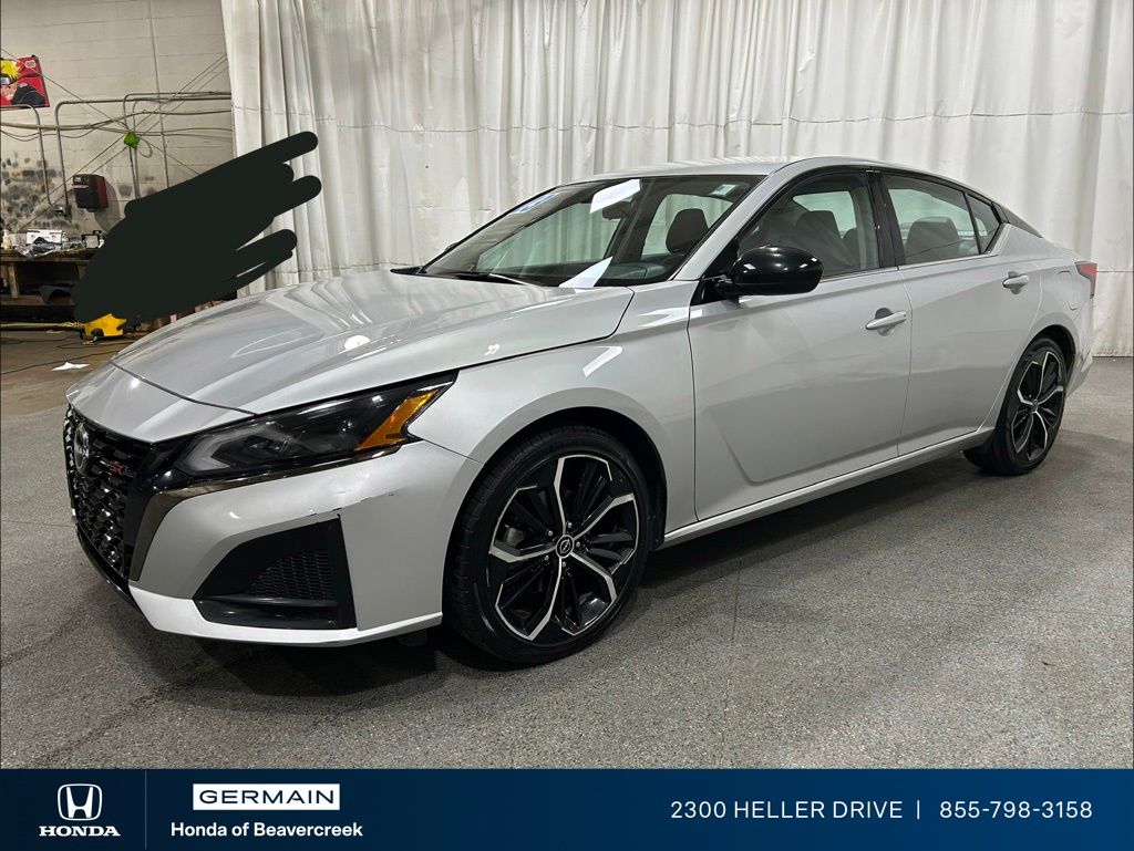 Used 2023 Silver Nissan 2.5 SR image 4