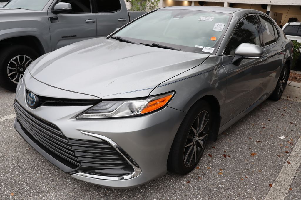 2022 Toyota Camry XLE 2