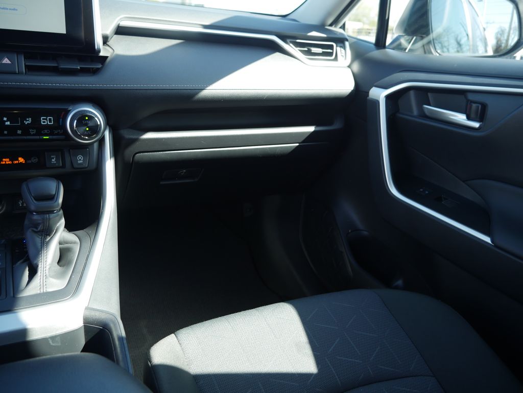 Thumbnail: 2025 Toyota RAV4 - 31