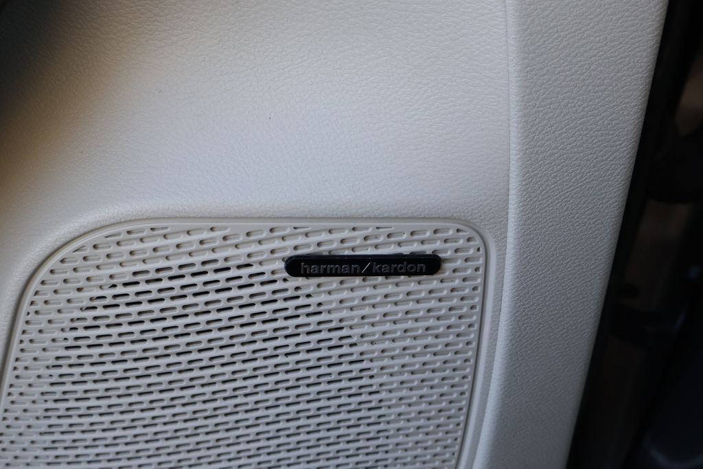 Thumbnail: 2018 Chrysler Pacifica - 17