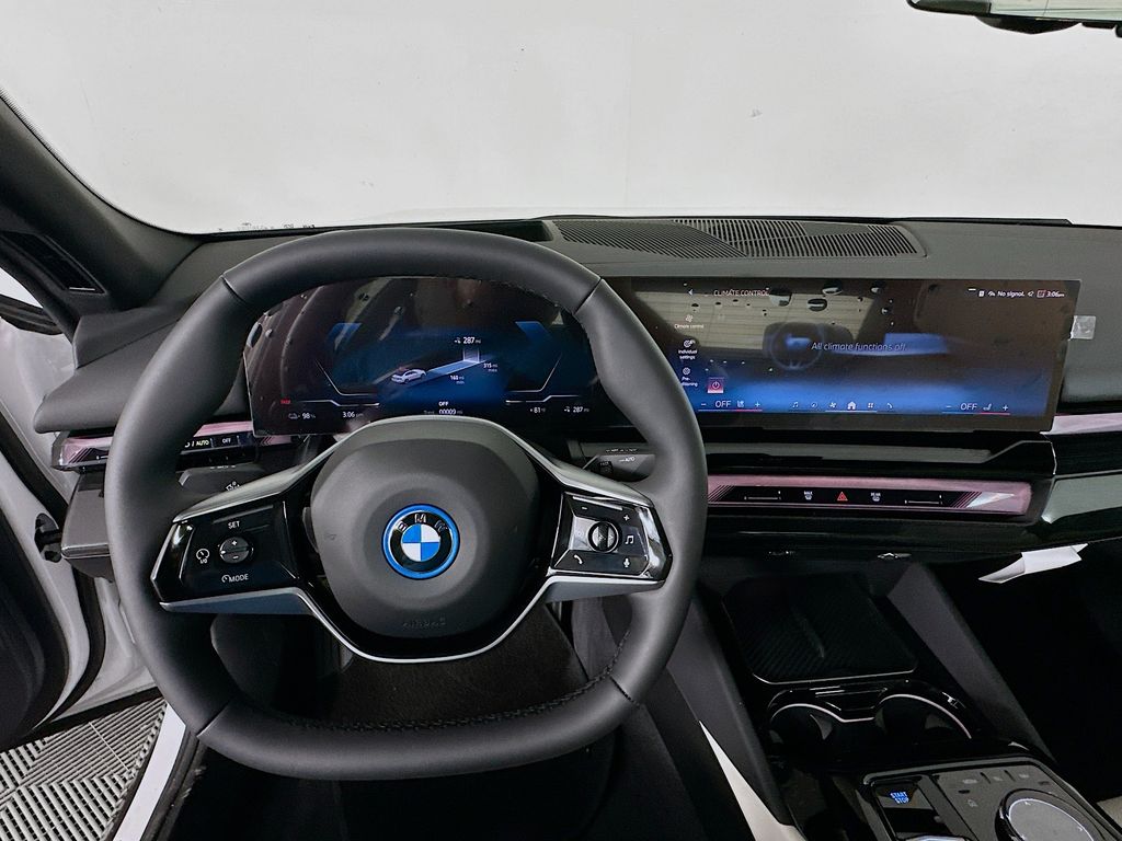 2025 BMW i5 eDrive40 10
