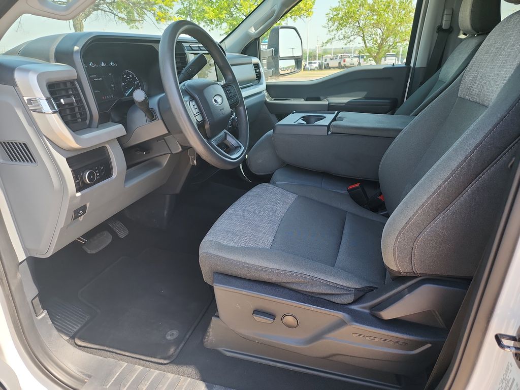 2024 Ford F-350SD XLT photo