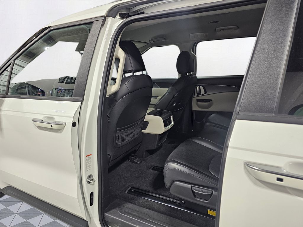 Used 2024 White Kia LX image 17