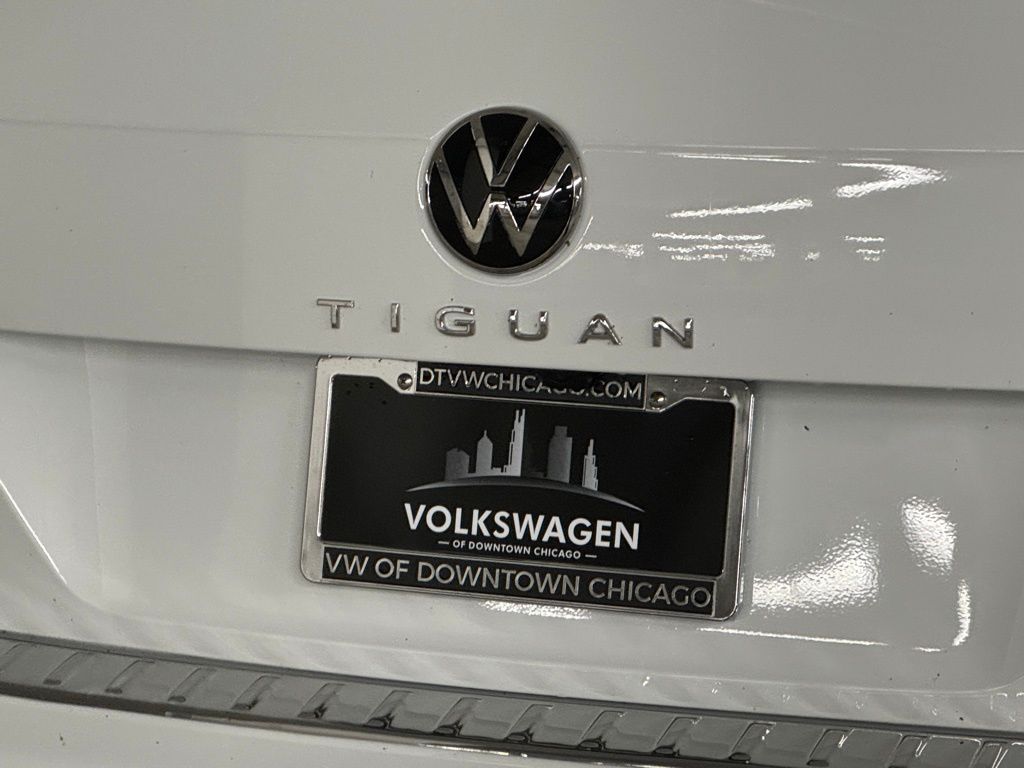 2024 Volkswagen Tiguan 2.0T SE 32