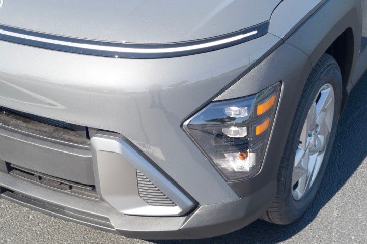 New 2027 Gray Hyundai SE image 10