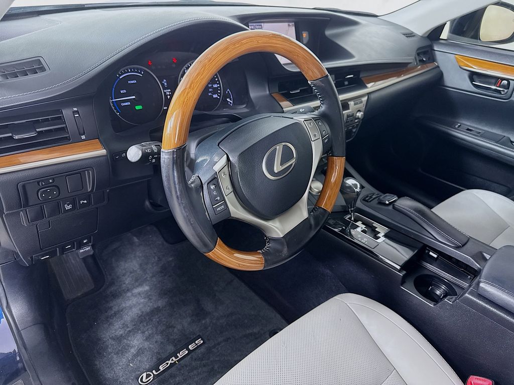 Thumbnail: 2015 Lexus ES - 9