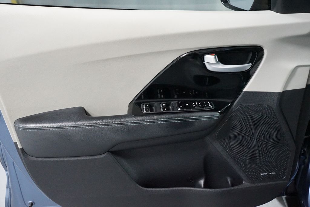 Thumbnail: 2020 Kia Niro - 29
