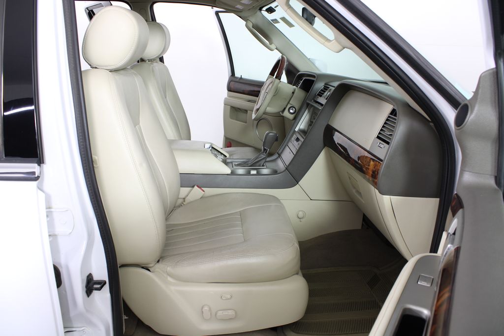 Used 2004 Lincoln Navigator for sale in 