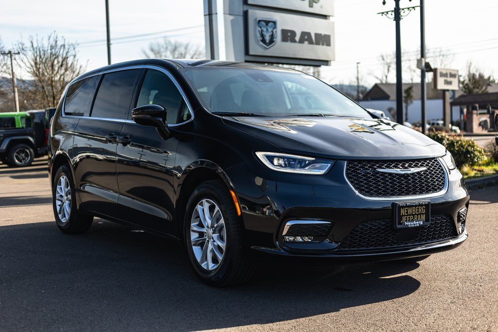 2026 Chrysler Pacifica Select thumbnail 6