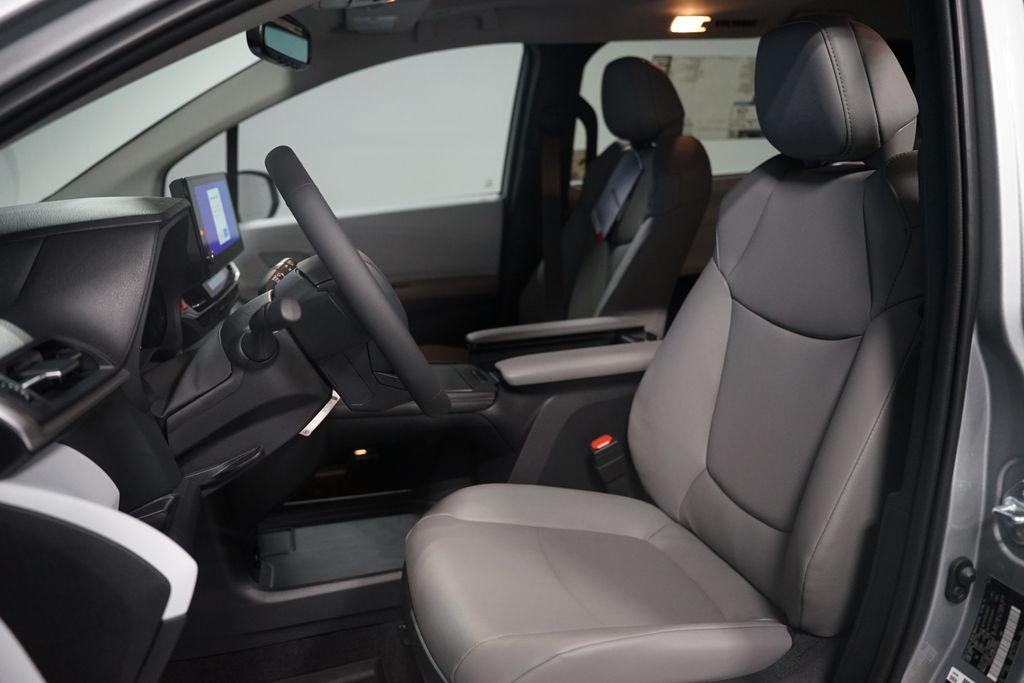 Thumbnail: 2025 Toyota Sienna - 13