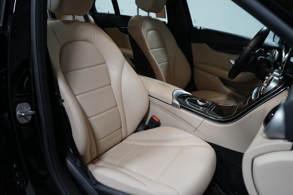 Thumbnail: 2021 Mercedes-Benz C-Class - 27