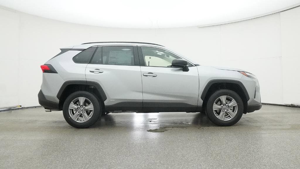 2025 Toyota RAV4 LE 14