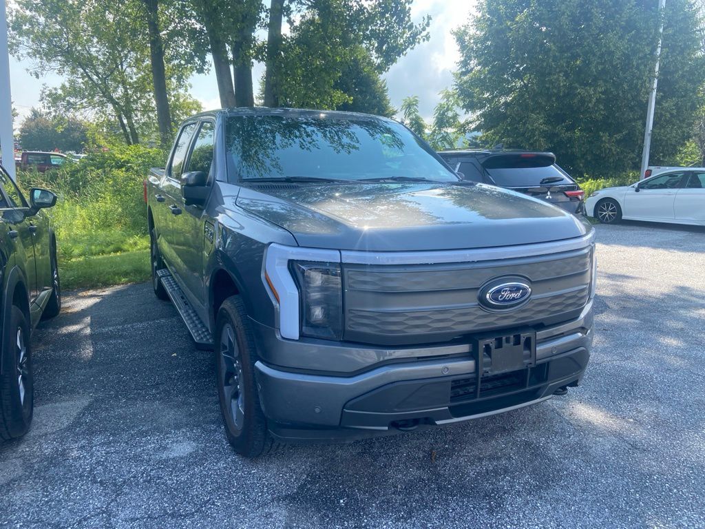 2022 Ford F-150 Lightning Lariat SuperCrew AWD